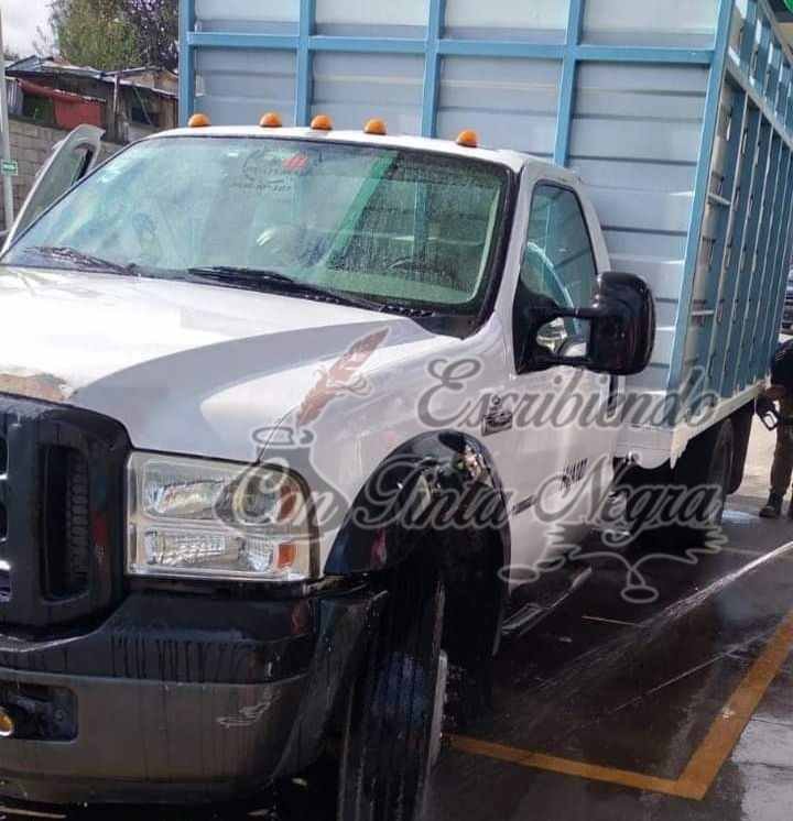 SE ROBAN CAMIONETA EN TOMATLÁN