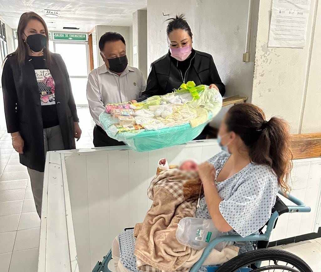 RECIBEN A PRIMEROS NACIDOS DEL 2023