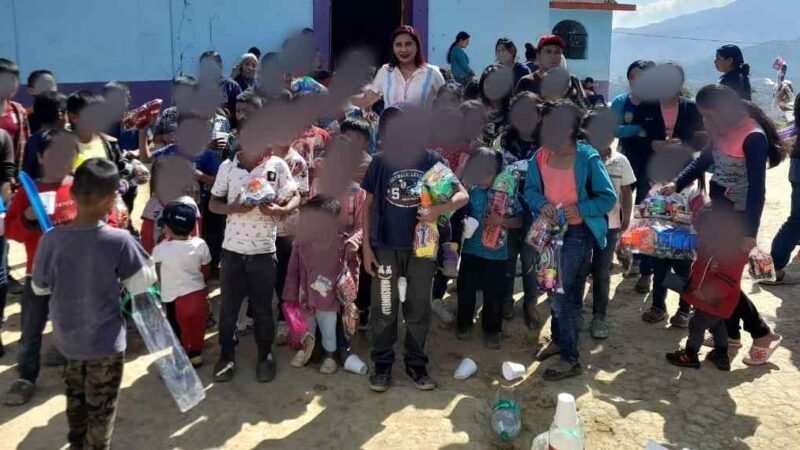 LLEVAN MILES DE JUGUETES A NIÑOS DE CALCAHUALCO