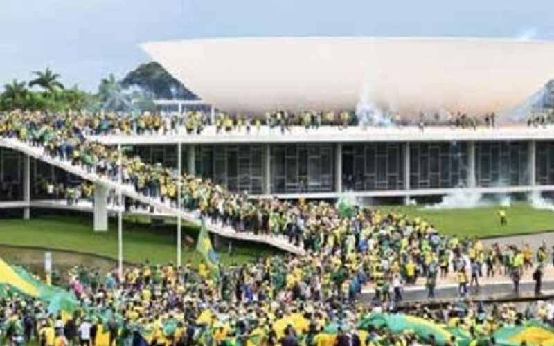 BRASIL BUSCA CASTIGAR A BOLSONARISTAS QUE ATACARON EDIFICIOS OFICIALES