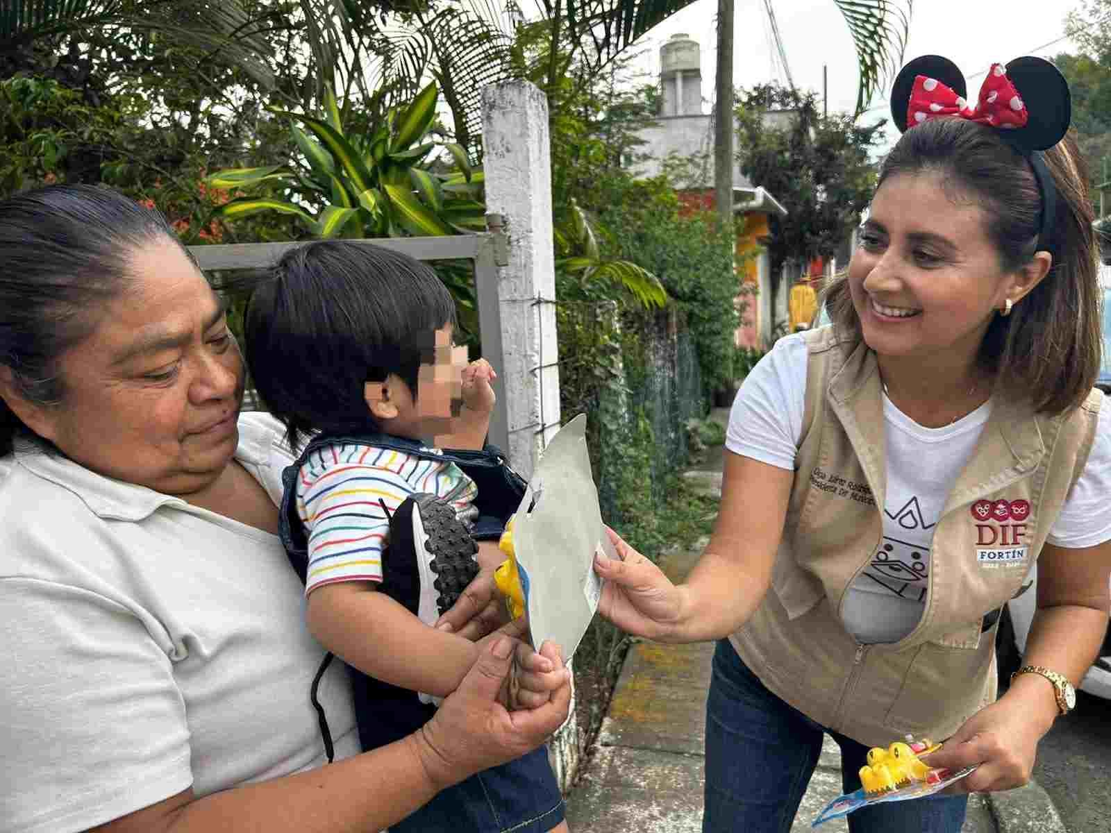 LLEVAN DIF MUNICIPAL Y REYES MAGOS ALEGRÍA Y DIVERSIÓN A NIÑOS DE COMUNIDADES