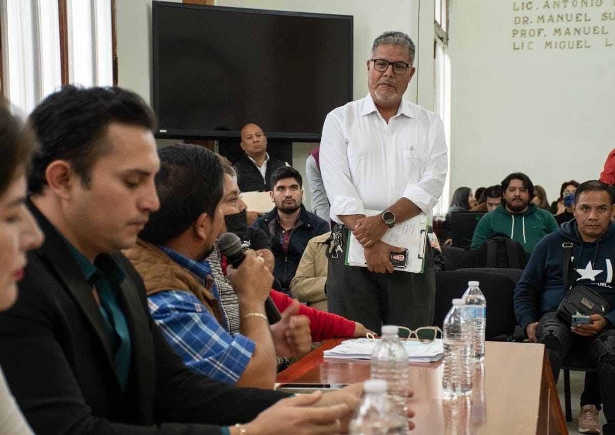 TOMAN PROTESTA A NUEVO DIRECTOR DE OBRA PÚBLICA