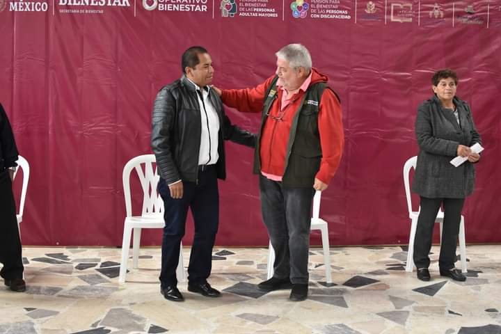 ENTREGA ALCALDE TARJETAS DE BIENESTAR