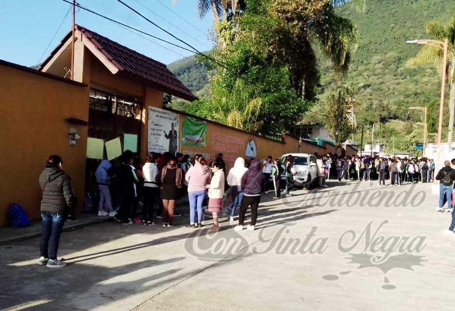 TOMAN ESCUELA; EXIGEN MAESTROS