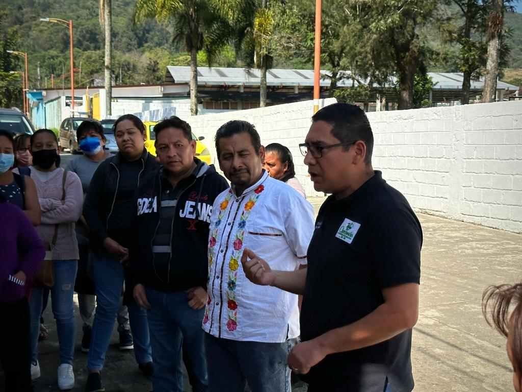 OFRECE ALCALDE SOLUCIÓN A PROBLEMA EN TELESECUNDARIA DE CHOCAMÁN