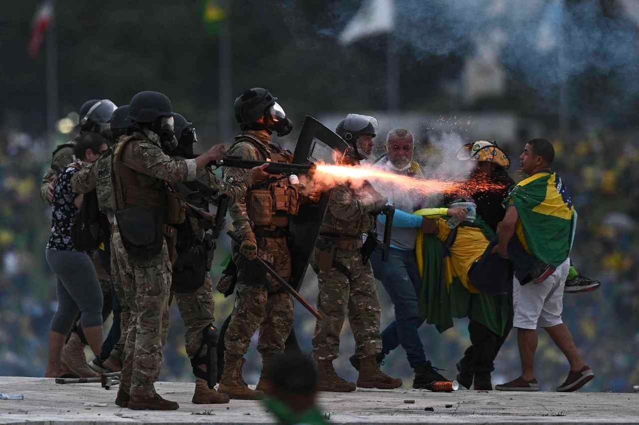 LULA DA SILVA DESPIDE A 13 MILITARES TRAS LA TOMA DEL GOBIERNO EN BRASIL
