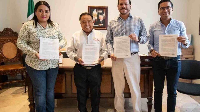 ENTREGA SEDATU A PRESIDENTE JUAN MARTÍNEZ OBRA DE HUILANGO 3000