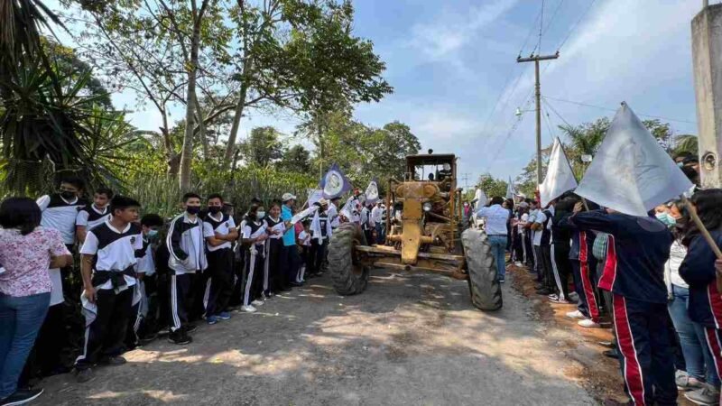 PONEN EN MARCHA OBRA DE REHABILITACIÓN DE CAMINO EN EJIDO LA PIÑA