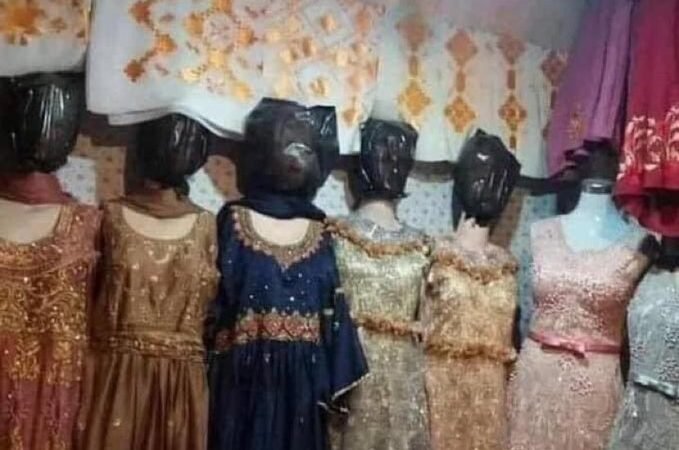 TALIBANES ORDENAN DECAPITAR O CUBRIR LA CABEZA DE MANIQUÍES DE MUJERES