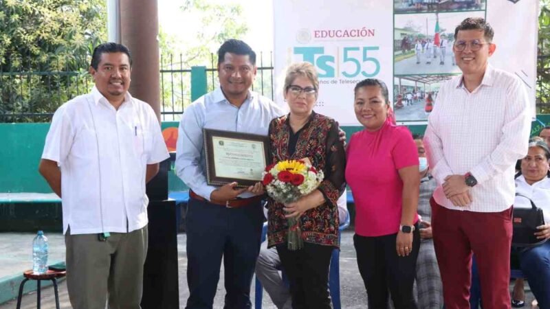 CELEBRAN AUTORIDADES MUNICIPALES ANIVERSARIO 55 DE TELESECUNDARIAS