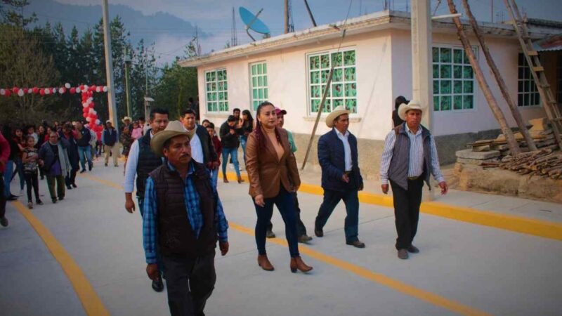 INAUGURA ALCALDESA PAVIMENTACION EN TOTOZINAPA