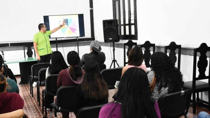 RECIBEN COMERCIANTES CURSO DE CALIDAD EN EL SERVICIO Y UNA MEJOR ATENCIÓN AL CLIENTE