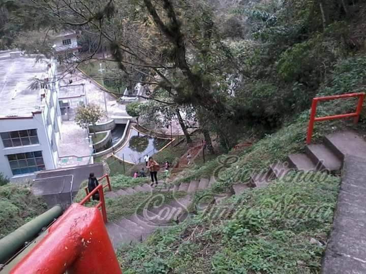 LOS ASALTAN EN LOS 500 ESCALONES