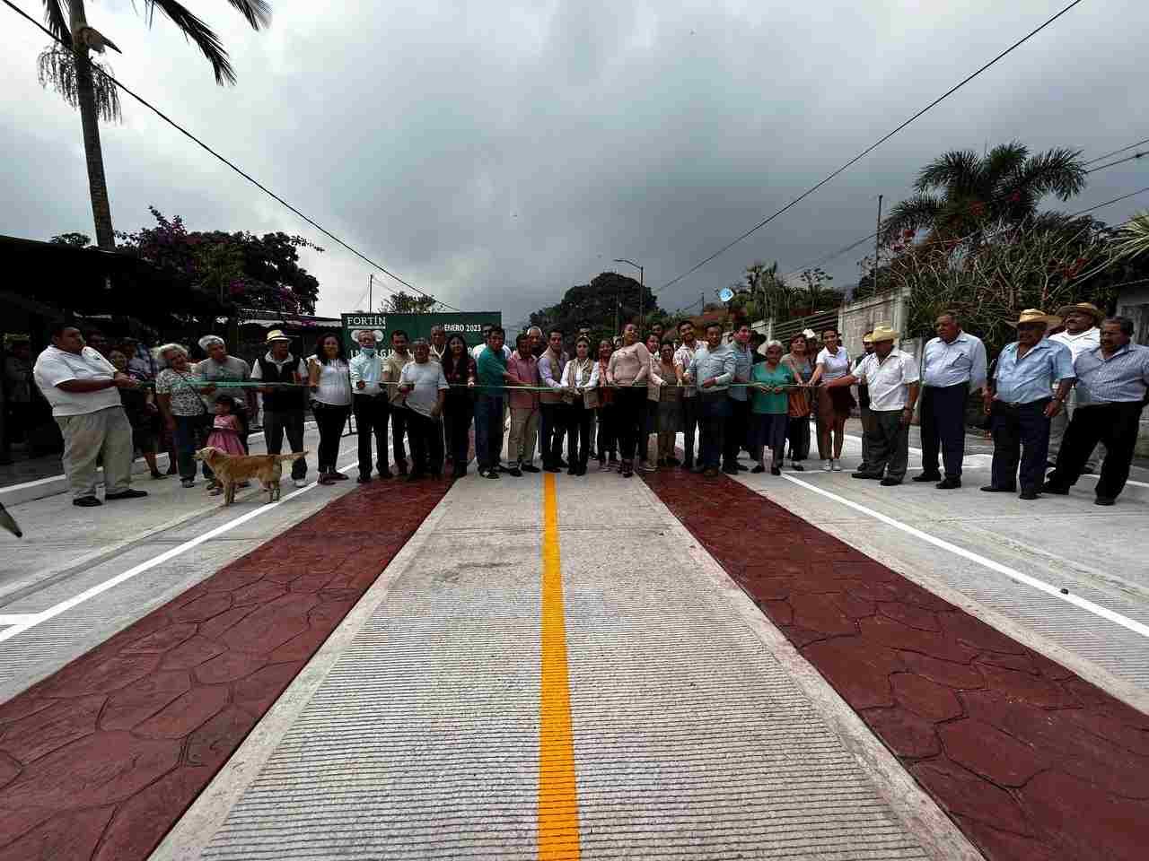 INAUGURA GERARDO ROSALES CALLES EN VILLA UNIÓN