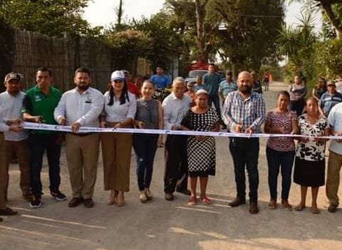 INAUGURA GABRIEL LAGUNES CALLE EN COMAPA