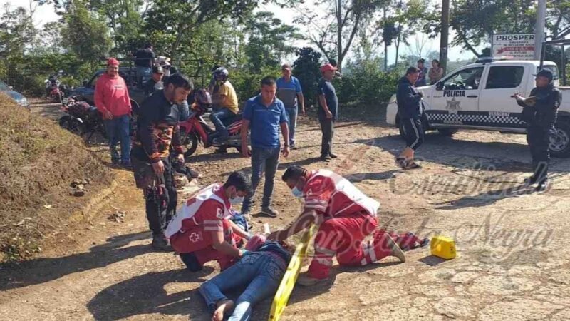 EMBISTE JETTA A PAREJA DE MOTOCICLISTAS