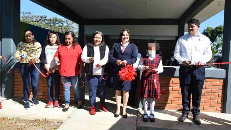 INAUGURA GALICIA CONTRERAS COMEDOR ESCOLAR
