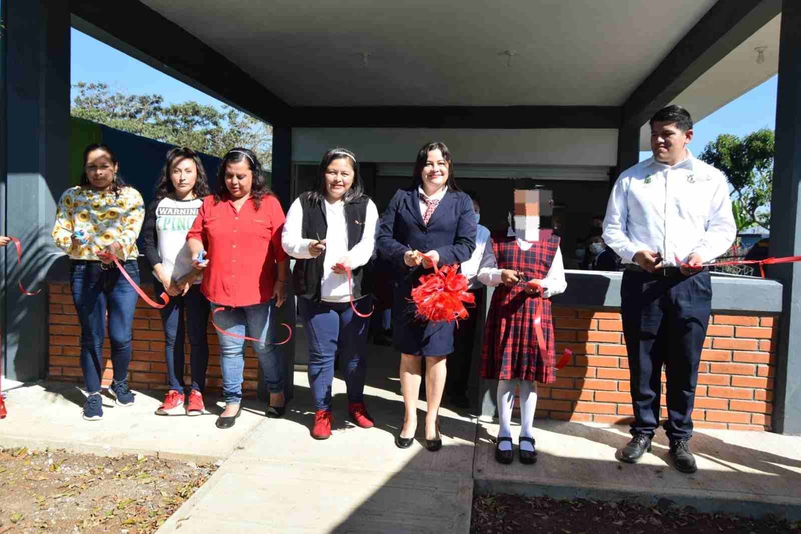 INAUGURA GALICIA CONTRERAS COMEDOR ESCOLAR