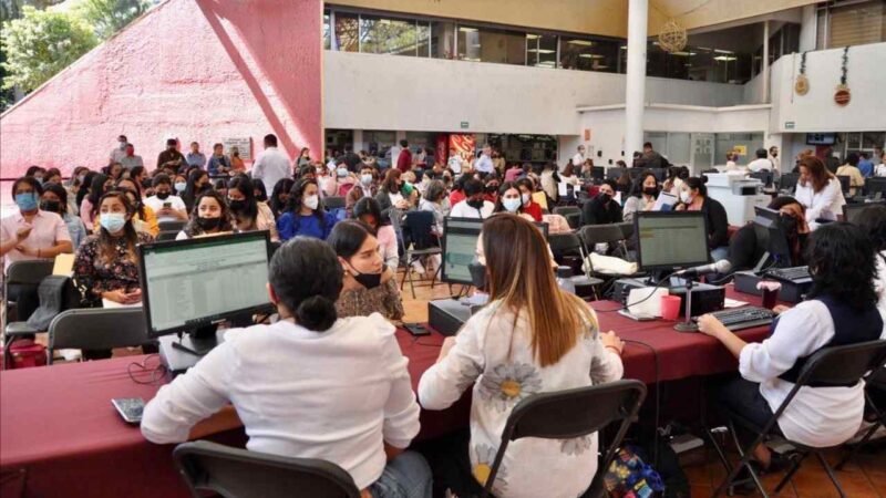 ZENYAZEN ESCOBAR ENTREGA 107 PLAZAS A DOCENTES DE EDUCACIÓN BÁSICA Y MEDIA SUPERIOR