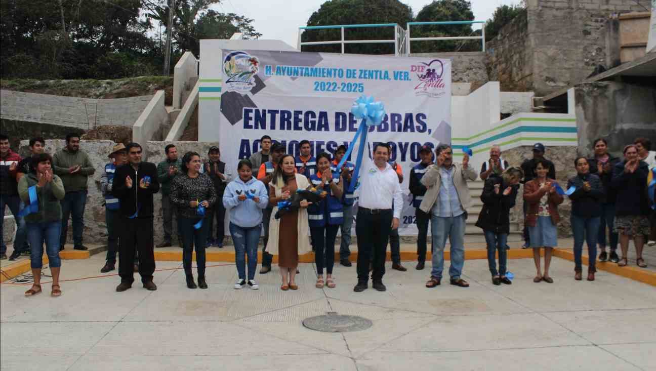 ESTRENAN CALLE EN EL BARRIO DE CABALLERO EN ZENTLA