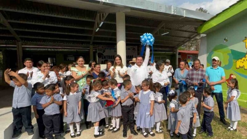 INAUGURA ALCALDE TECHADO EN KINDER DE EJIDO LA PIÑA