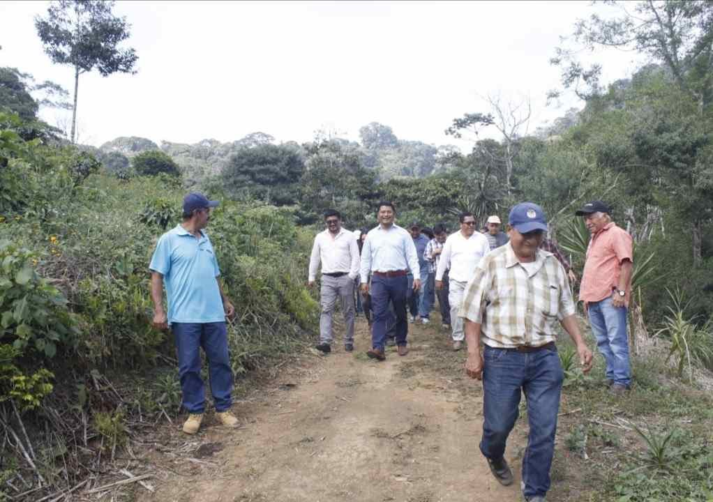 CONTINÚA APOYO DE AYUNTAMIENTO DE ATOYAC PARA CAMINO EN LA SIERRA