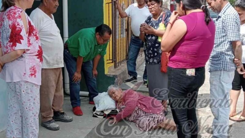 ATROPELLA TAXI A MUJER