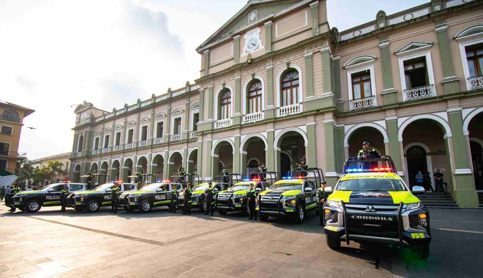 REFUERZAN A POLICÍA DE CÓRDOBA; ADQUIEREN 7 PATRULLAS