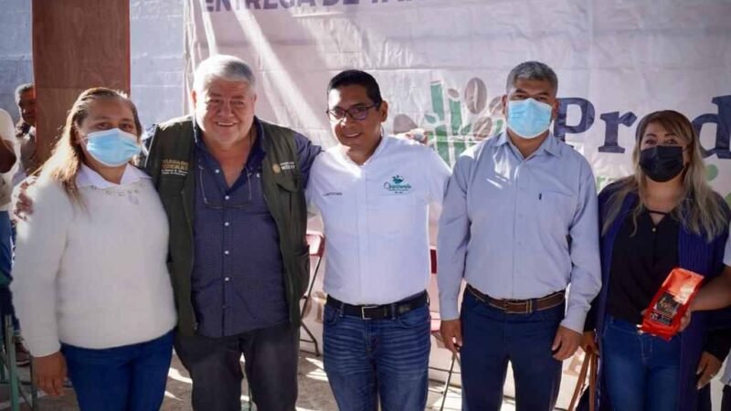 ENTREGAN TARJETAS DE BIENESTAR A PRODUCTORES AGRÍCOLAS