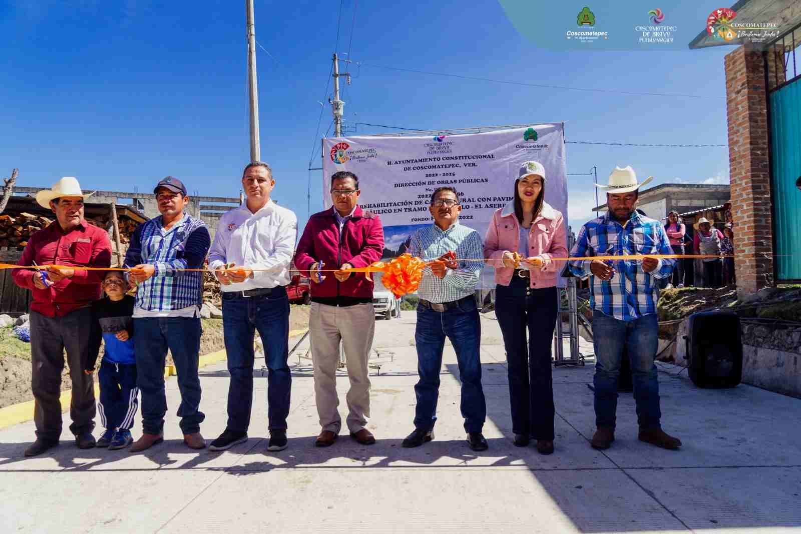 ALCALDE DE COSCO INAUGURA CARRETERA POTRERILLO-ASERRADERO
