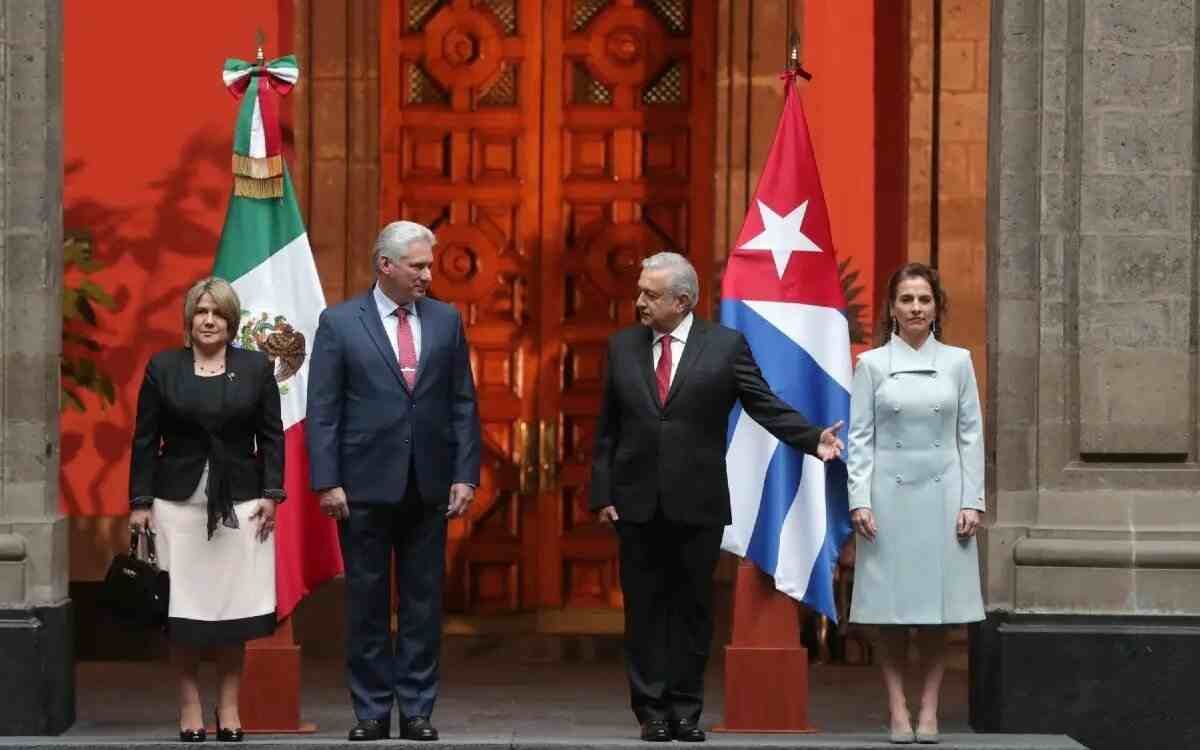 LÓPEZ OBRADOR OTORGA A DÍAZ-CANEL ORDEN DEL ÁGUILA AZTECA