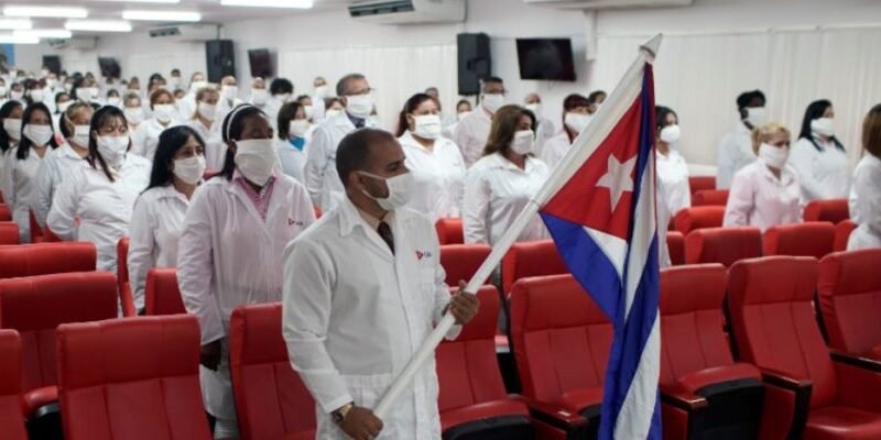 SE SUMAN 61 MÉDICOS CUBANOS A COLABORAR EN MÉXICO