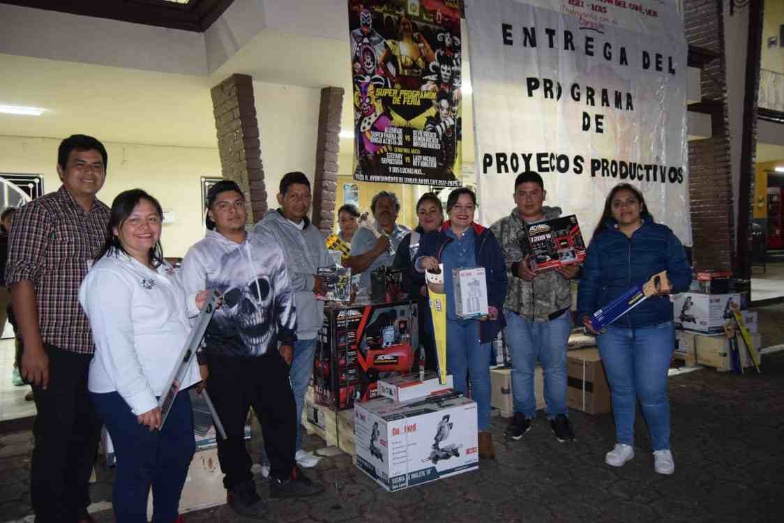 ENTREGAN PROYECTOS PRODUCTIVOS A EMPRENDEDORES DE IXHUATLÁN