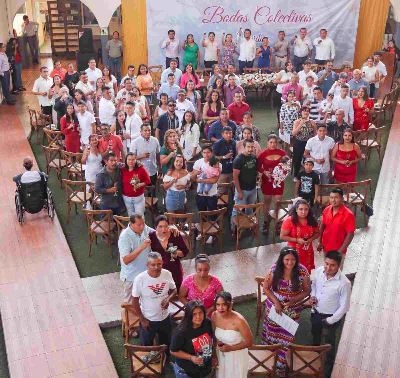 ¡FIESTA EN ATOYAC! SE UNEN LEGALMENTE 38 PAREJAS