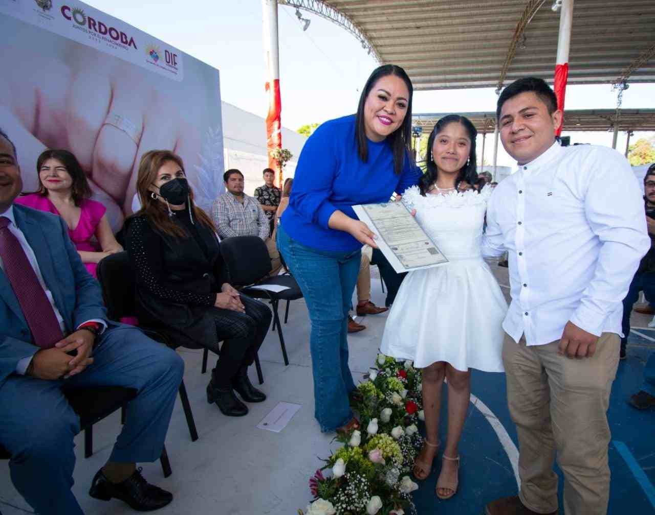 FORMALIZAN SU UNIÓN 150 PAREJAS DURANTE LAS BODAS COLECTIVAS