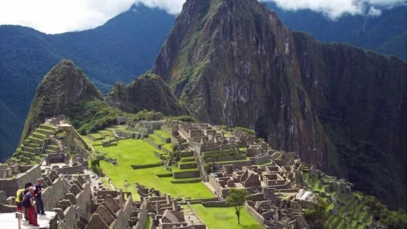 MACHU PICCHU REABRE SUS PUERTAS TRAS CASI UN MES CERRADO POR LAS PROTESTAS
