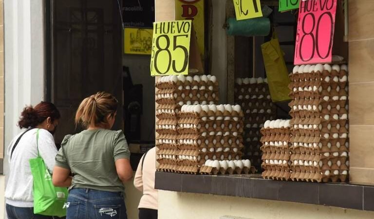 ESTADOUNIDENSES CRUZAN A MÉXICO A COMPRAR HUEVOS POR INFLACIÓN