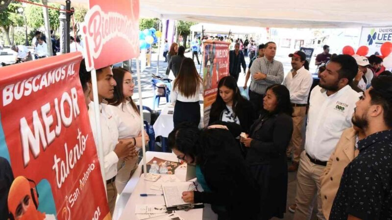 REALIZAN CON ÉXITO PRIMER FERIA DEL EMPLEO LOCAL