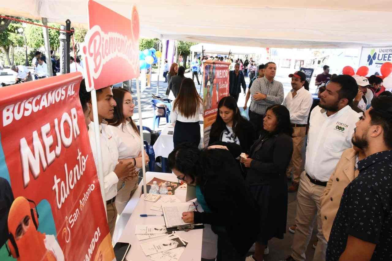 REALIZAN CON ÉXITO PRIMER FERIA DEL EMPLEO LOCAL
