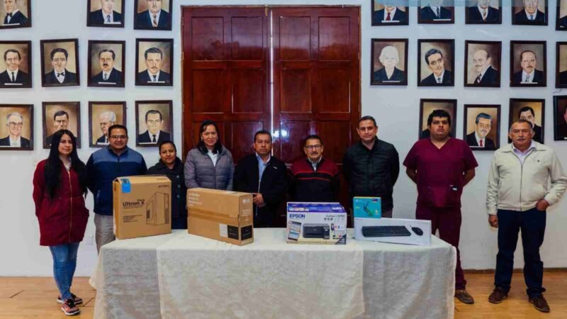 EQUIPAN A UNIVERSIDAD BENITO JUÁREZ DE COSCOMATEPEC