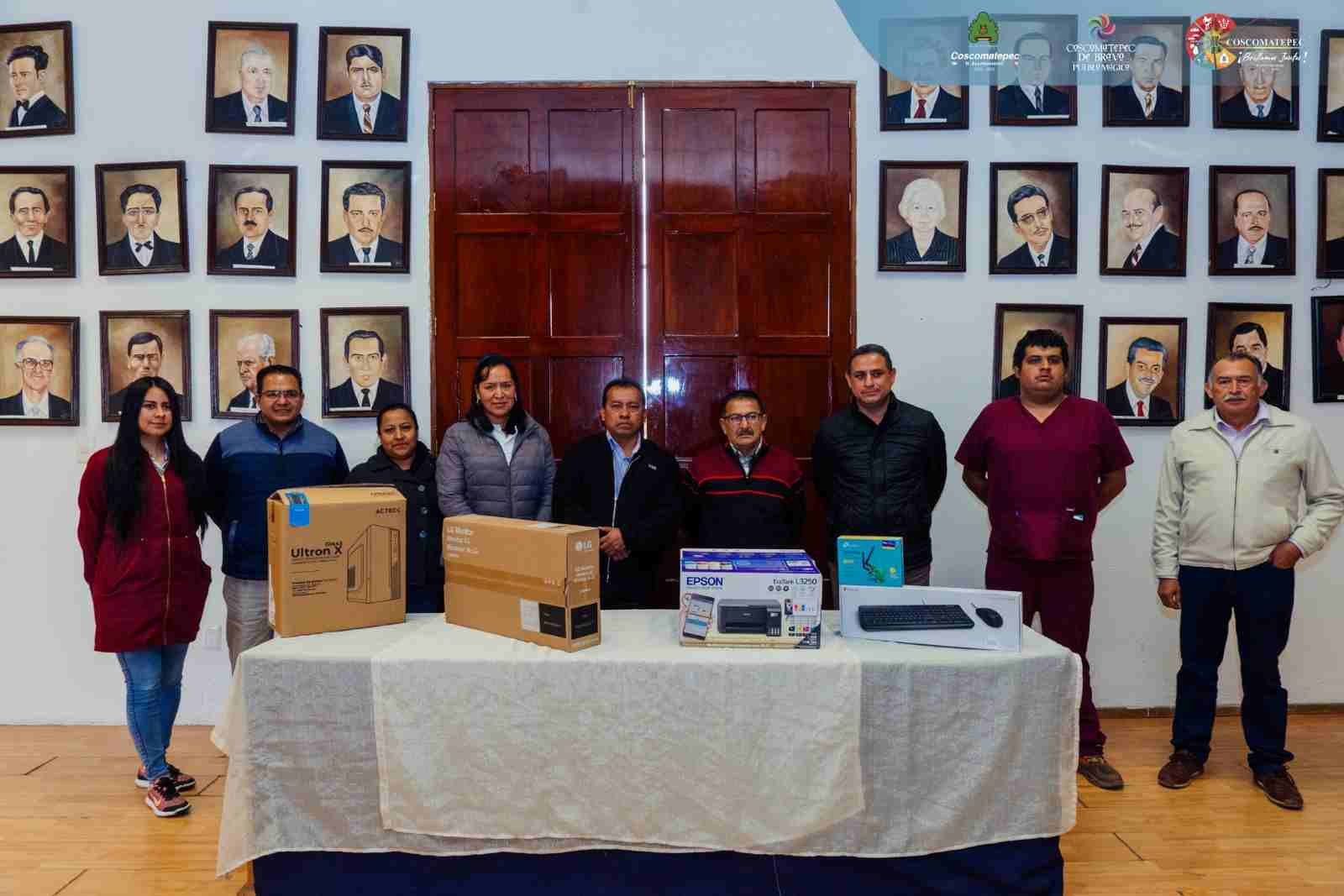EQUIPAN A UNIVERSIDAD BENITO JUÁREZ DE COSCOMATEPEC