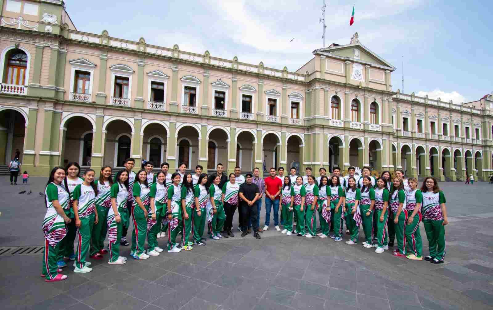 DEPORTISTAS Y ENTRENADORES REPRESENTARÁN A CÓRDOBA EN VOLEIBOL DE SALA