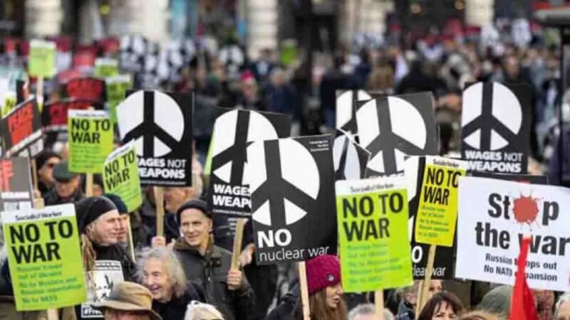 PROTESTAN EN ALEMANIA CONTRA SUMINISTRO DE ARMAS A UCRANIA