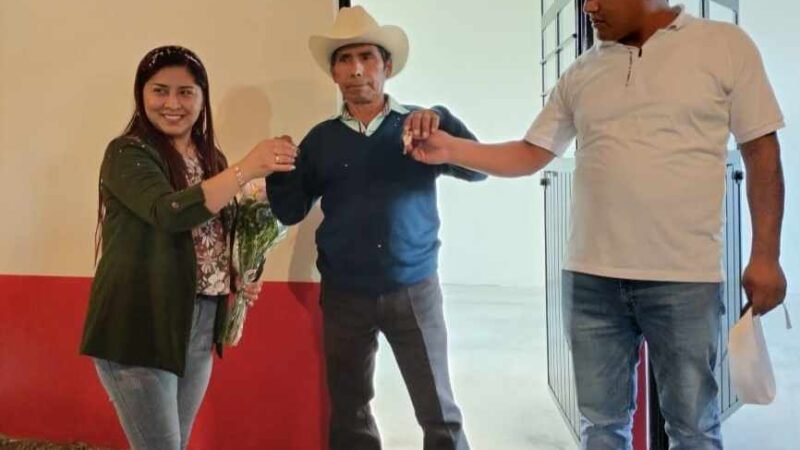 ENTREGAN CUARTOS DORMITORIOS EN ACATICPAC