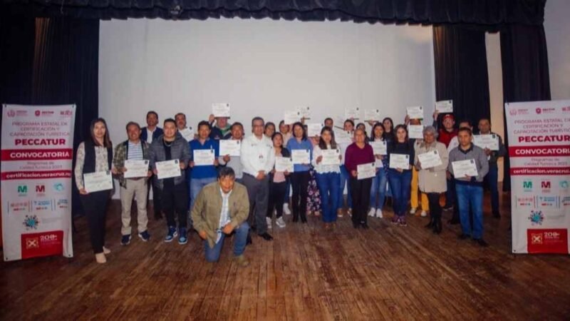 CAPACITAN A PRESTADORES DE SERVICIOS EN COSCOMATEPEC