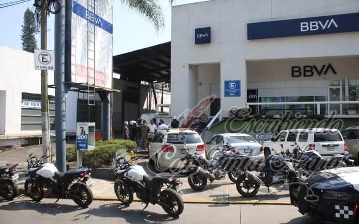 LOS ASALTAN AL SALIR DEL BANCO