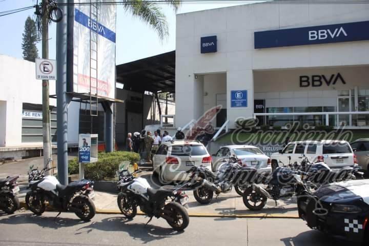 LOS ASALTAN AL SALIR DEL BANCO