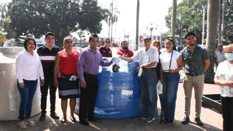 ENTREGA ALCALDE TANQUES DE ALMACENAMIENTO DE AGUA