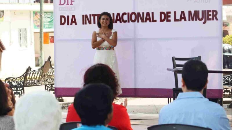 CONMEMORA DIF DÍA DE LA MUJER EN EXPLANADA DEL PARQUE LÁZARO CÁRDENAS