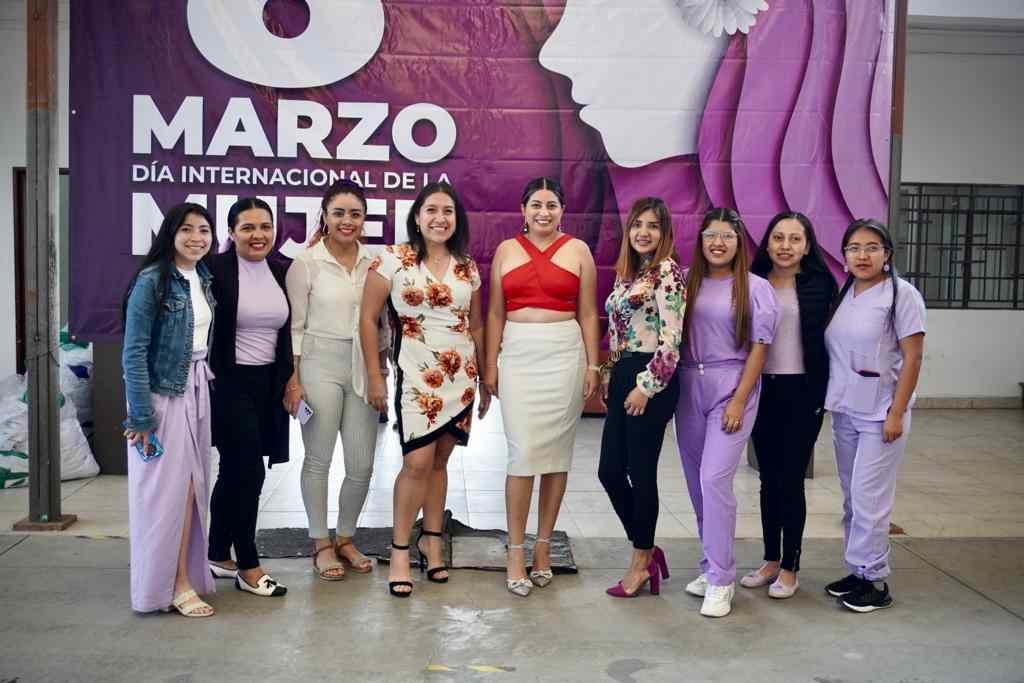 IMPARTEN CONFERENCIA SOBRE DERECHOS DE LA MUJER